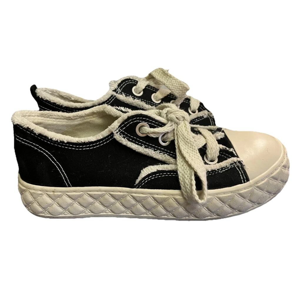 Women's Beier Black and White Stripe Round Toe Sneakers Size 9 Lace Up Ties